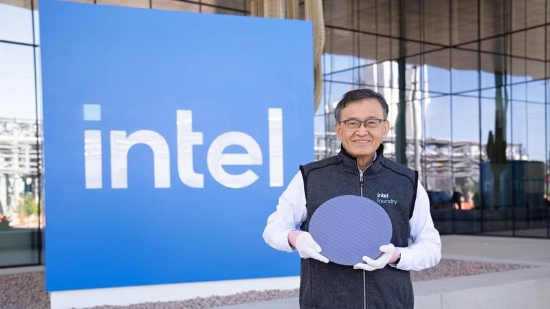 英特尔 Panther Lake 解密：18A 制程 + 180TOPS 算力 AI PC 的终极芯