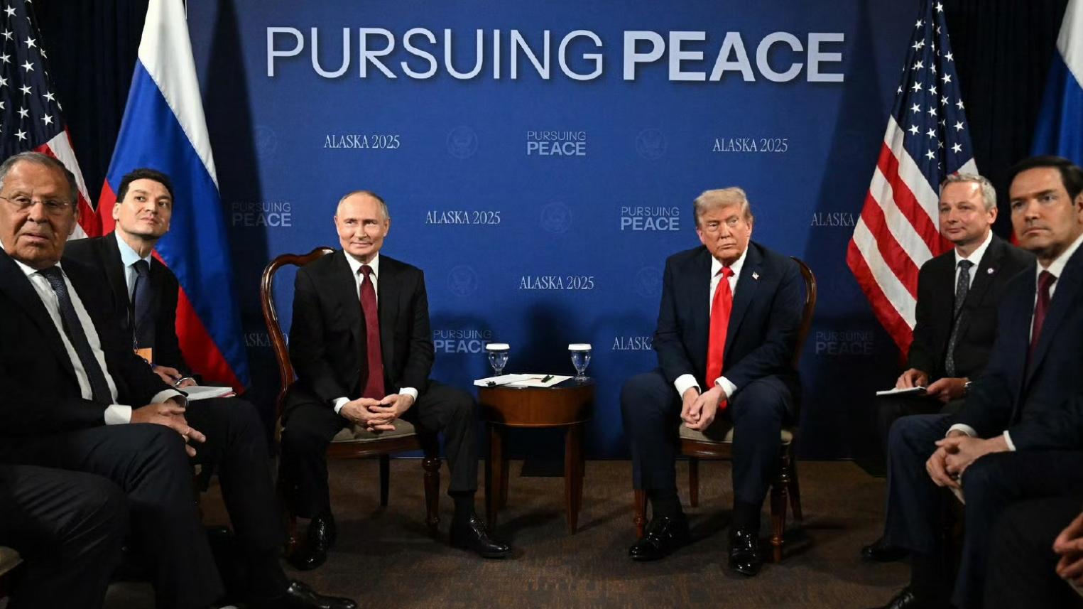 会谈结束，特朗普非常不对劲，普京的一个举动却感动无数俄罗斯人