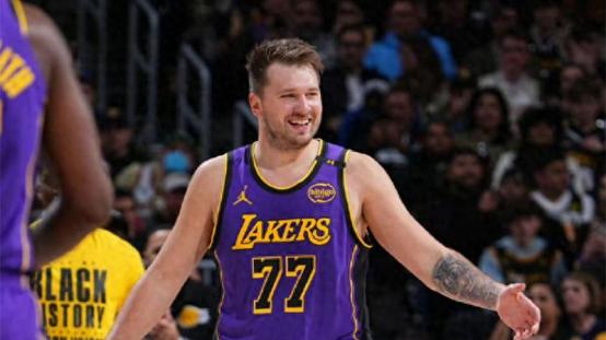 2年1.01亿！湖人杯酒释兵权，生涯第22年，你终于要成为绿叶了