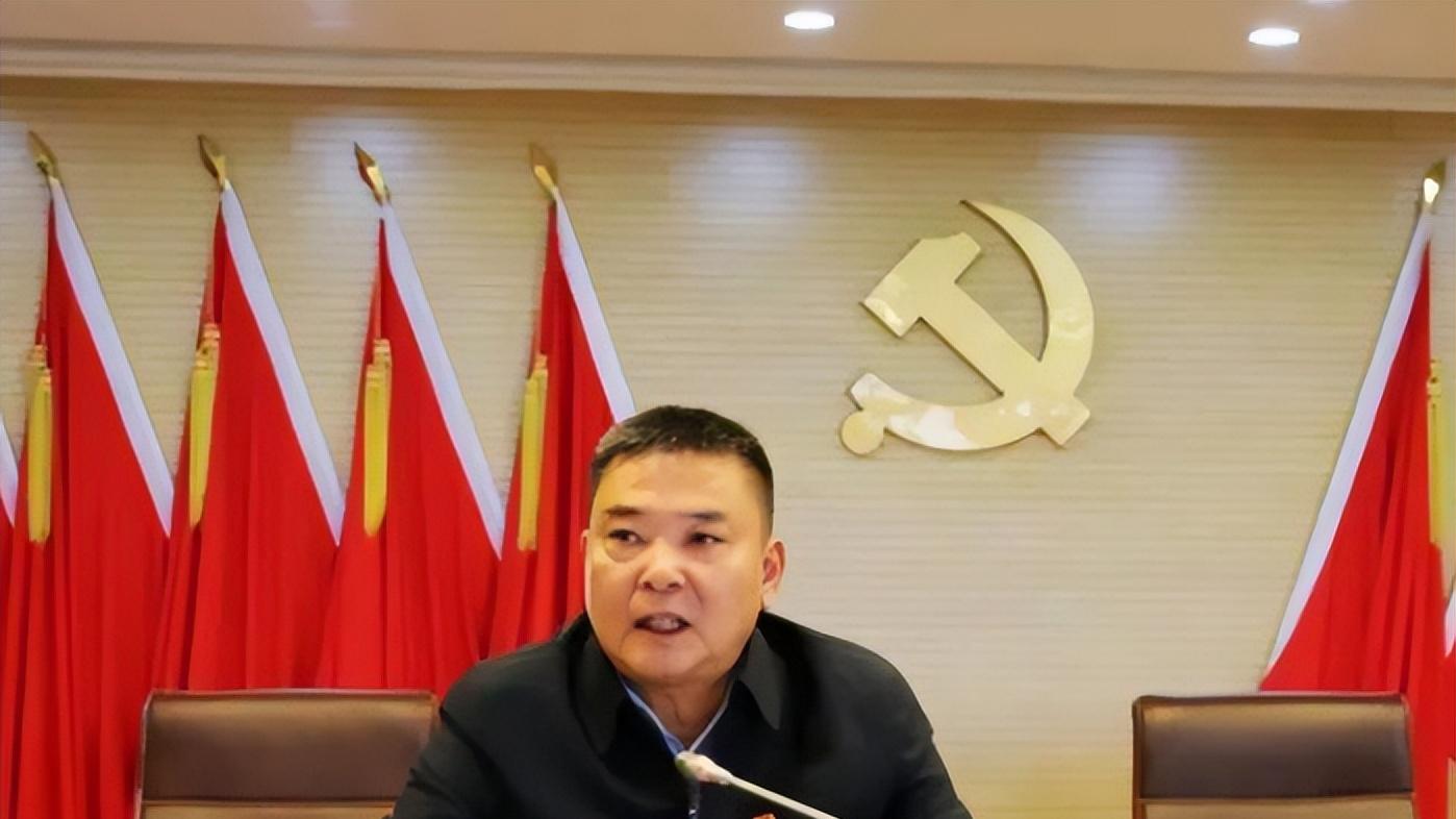 杨靖宇后辈任职期间，县委书记亲自为他涨补助：300还不够烟钱
