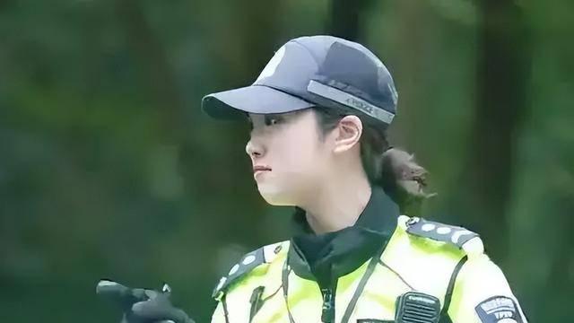 深圳“兔子警官”爆火出圈！温柔执法的背后，藏着怎样的城市温度？