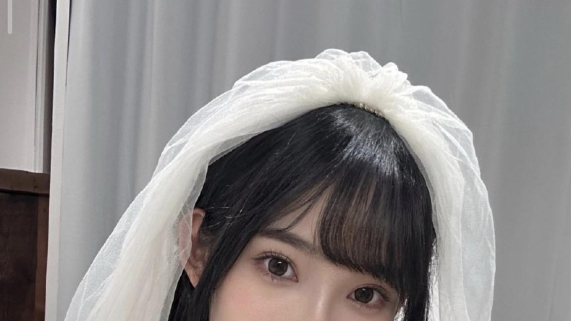 JJ终于脱单了！44岁林俊杰借妈妈70大寿官宣恋情，23岁网红女友颜值超高