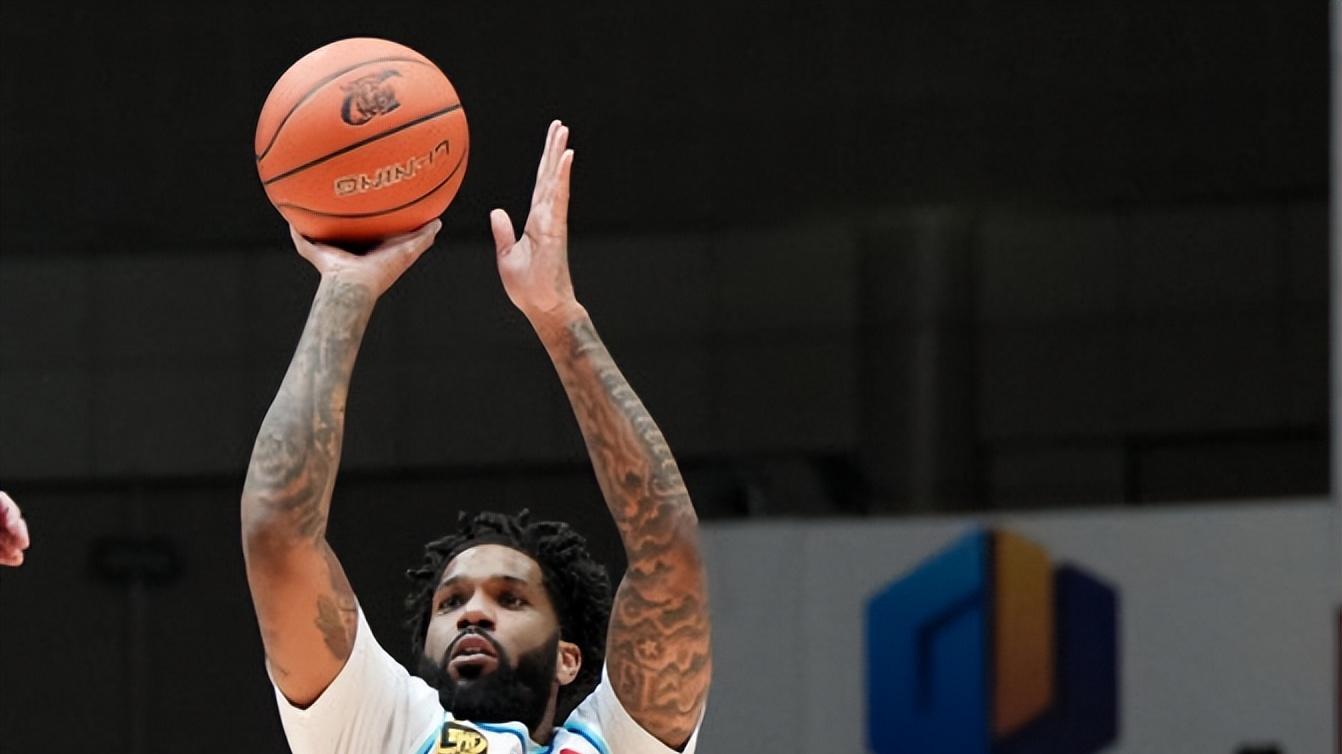 CBA夺冠热门季后赛大胜，主帅赛后发言颇为淡定，有自己的打算