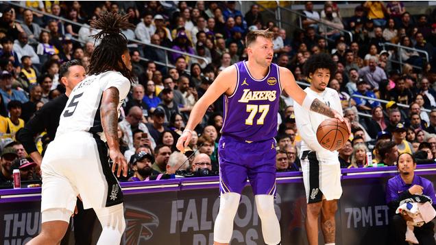 冠军大热NBA杯惨败马刺无缘四强，湖人致命缺陷尽显