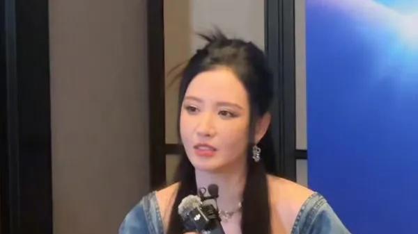 张萌说冰湖重生第一个定的黄杨钿甜