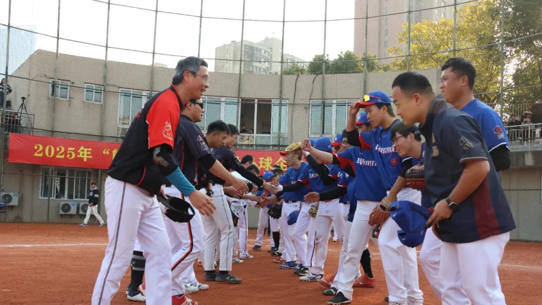 2025年“熊猫杯”中国慢投垒球企业联赛华东分区赛顺利举办 四支队伍晋级总决赛