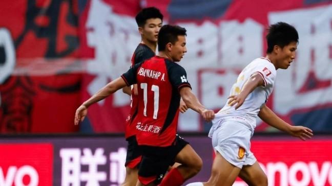 重庆铜梁龙被抬进中超？——经费困境下的冲超博弈与舆论漩涡