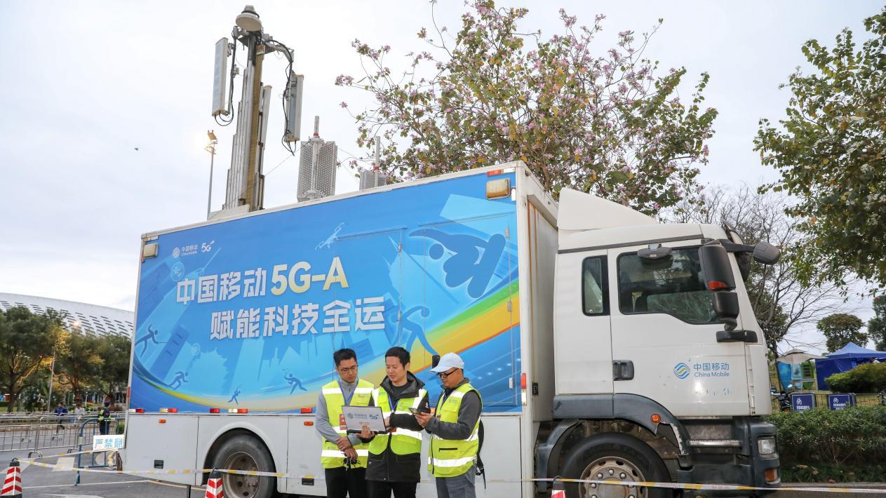 深圳移动5G-A网络护航2025深港马拉松测试赛顺利举行