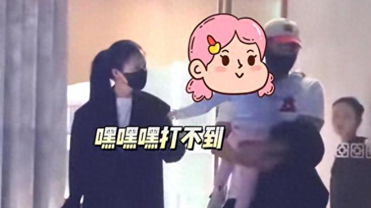 明星夫妻当街冷战！杜淳全程躲避镜头 王灿神情黯然独自返家