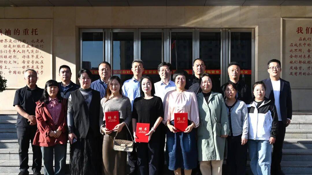 多维赋能，守护“舌尖上的安全”——忻州实验中学召开膳食监督家长委员会新学期会议