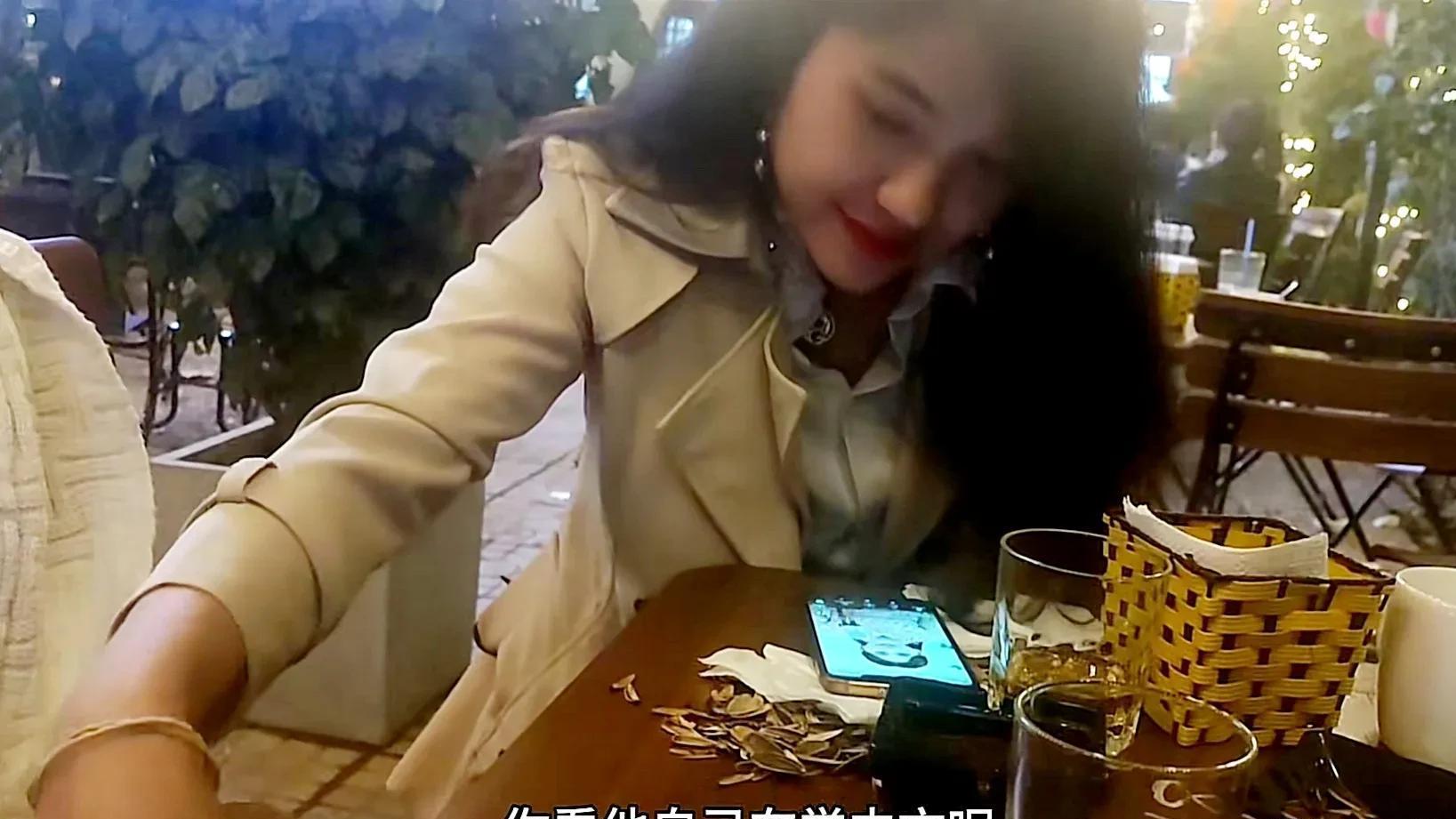 中国男子赴越南寻爱，20余天甜蜜后离别，二婚恋人泪洒胸前难舍难分