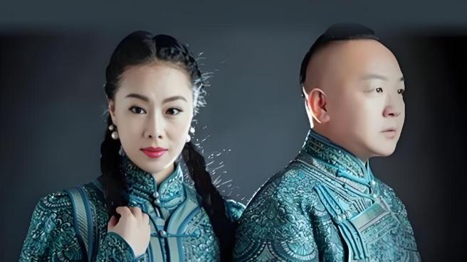 过气歌手街头卖唱汗流浃背 蹲路口吃面网友直呼“心酸又真实”