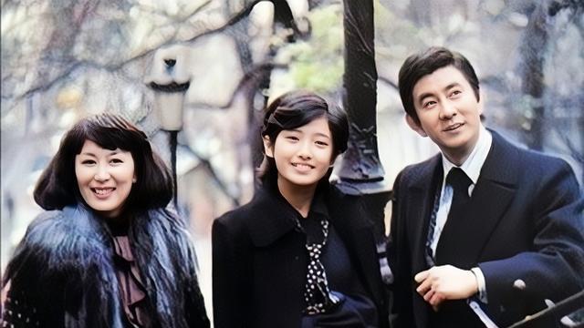 山口百惠并不是血疑里一眼惊艳的人，那是她的巴黎姑姑大岛理惠