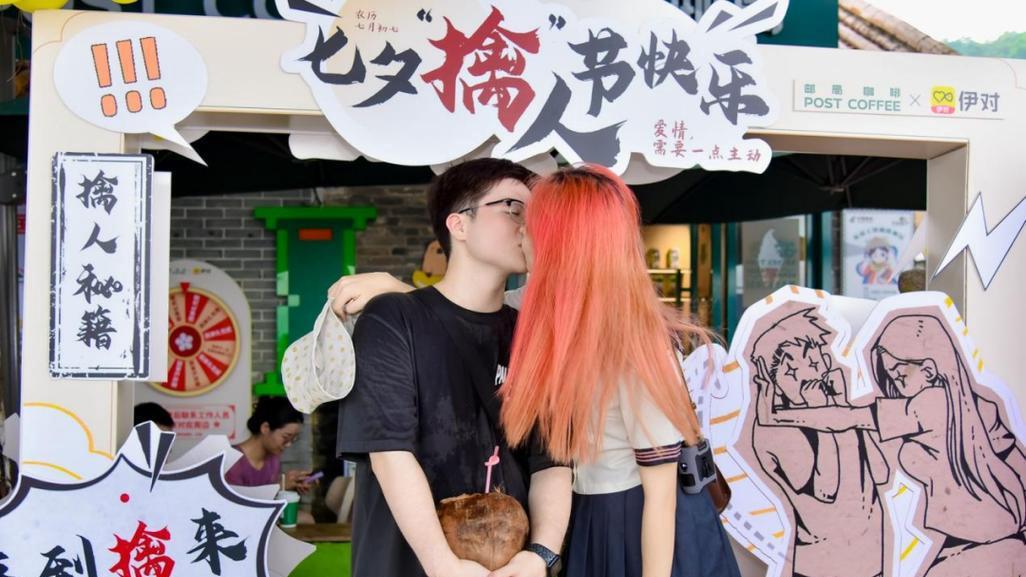 全靠“寂寞男人”，18万“红娘”想上市