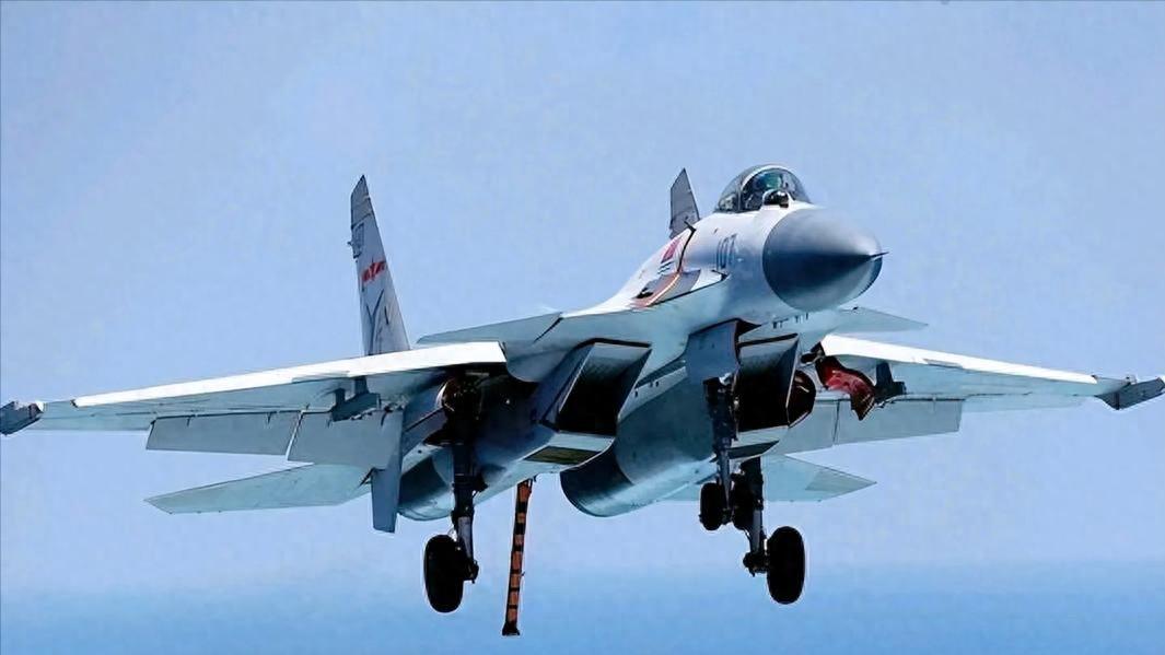 F-15被歼-15照射30分钟，日本前自卫官劝日本人：备好护照快润