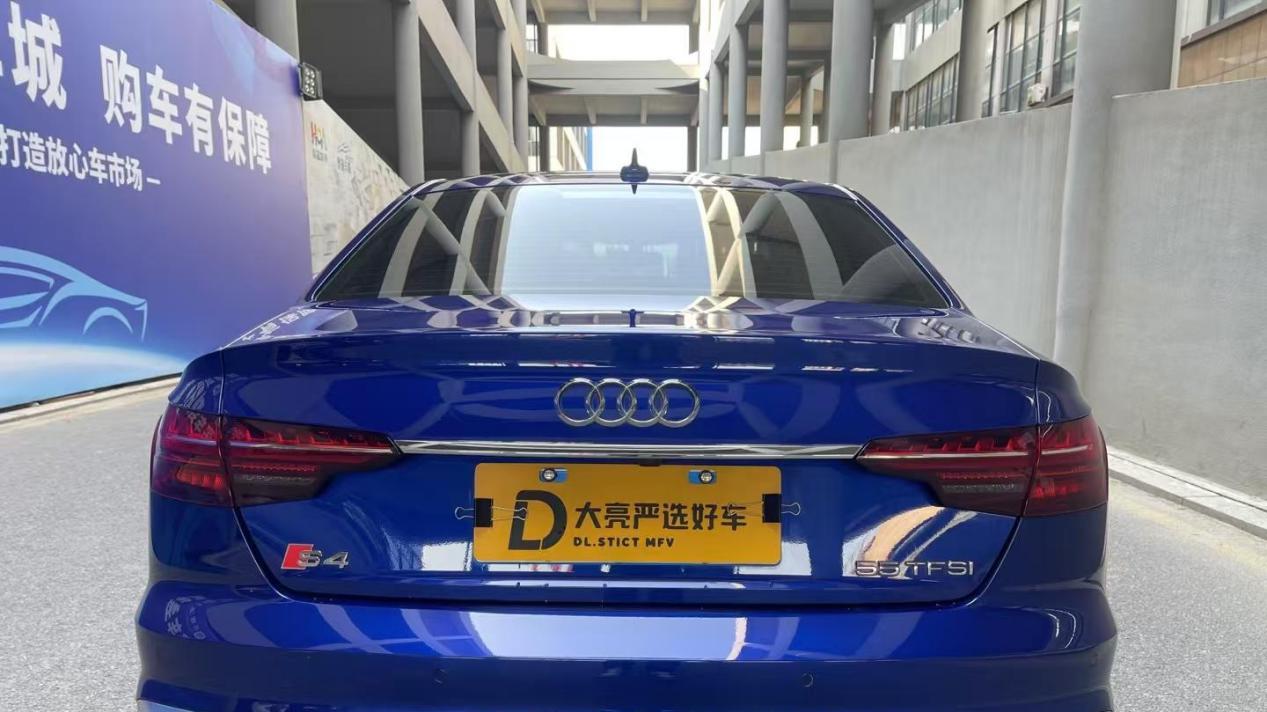 14万出头体验豪华品牌，2020款奥迪A4L，适合家用代步吗？