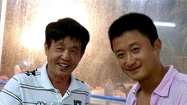 骗了我们49年，原来他就是吴京的父亲，难怪吴京能大红大紫！