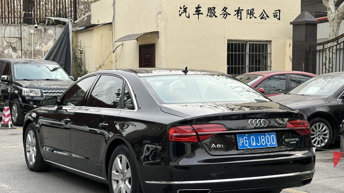 8AT+quattro，曾经的百万级豪车，2012款奥迪A8L如今只要11.8万！