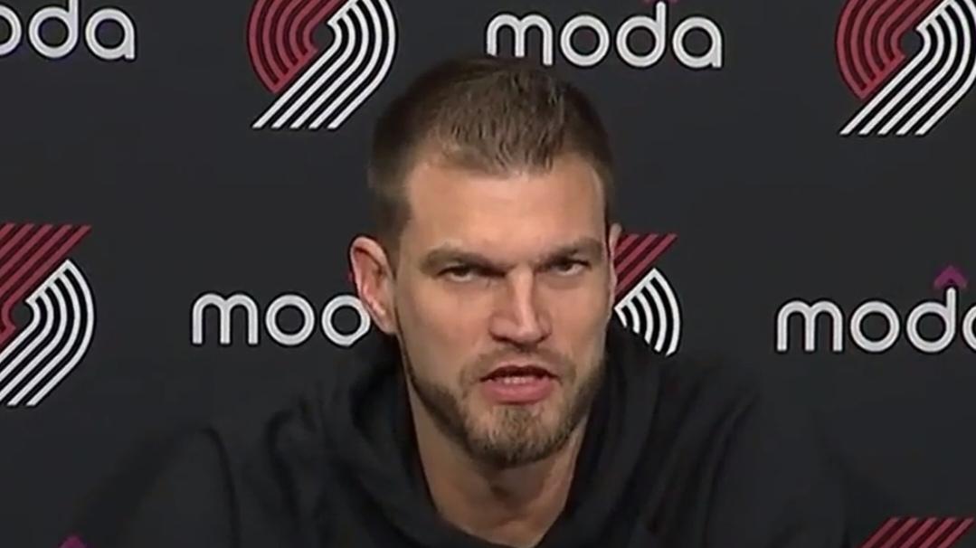 国内记者问题太奇葩，对手和教练都懵了，杨瀚森因此压力很大