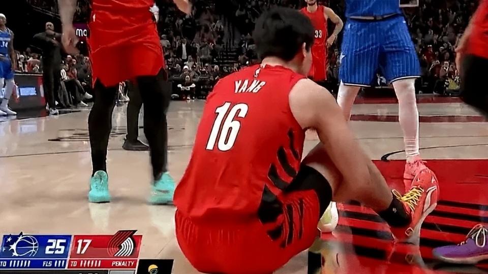 杨瀚森连弃5场仍统治攻守！首节拿捏内线，次节无球权，正负值第1