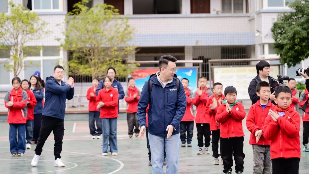 上汽大众的"三维公益密码"，破解乡村教育密码，助力学子新未来