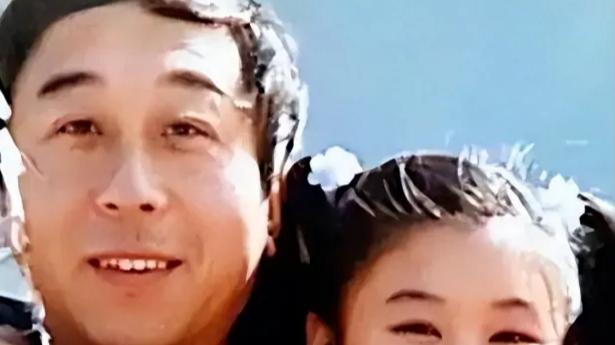 冯巩女儿: 从不拍吻戏，如今年近40的她仍像18岁