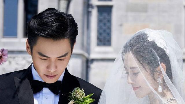 唐艺昕元宵节晒全家福！和老公张若昀甜蜜亲亲，可爱女儿罕曝光