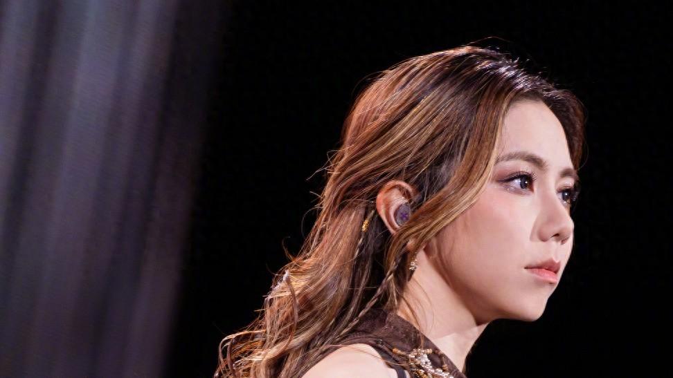 为何中国法律能帮邓紫棋“抢回孩子”？