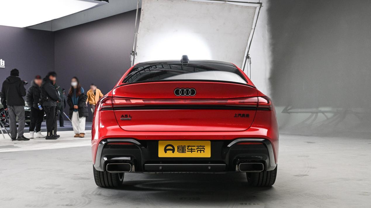 浓浓轿跑范儿，上汽奥迪A5L发布，配华为高阶智驾