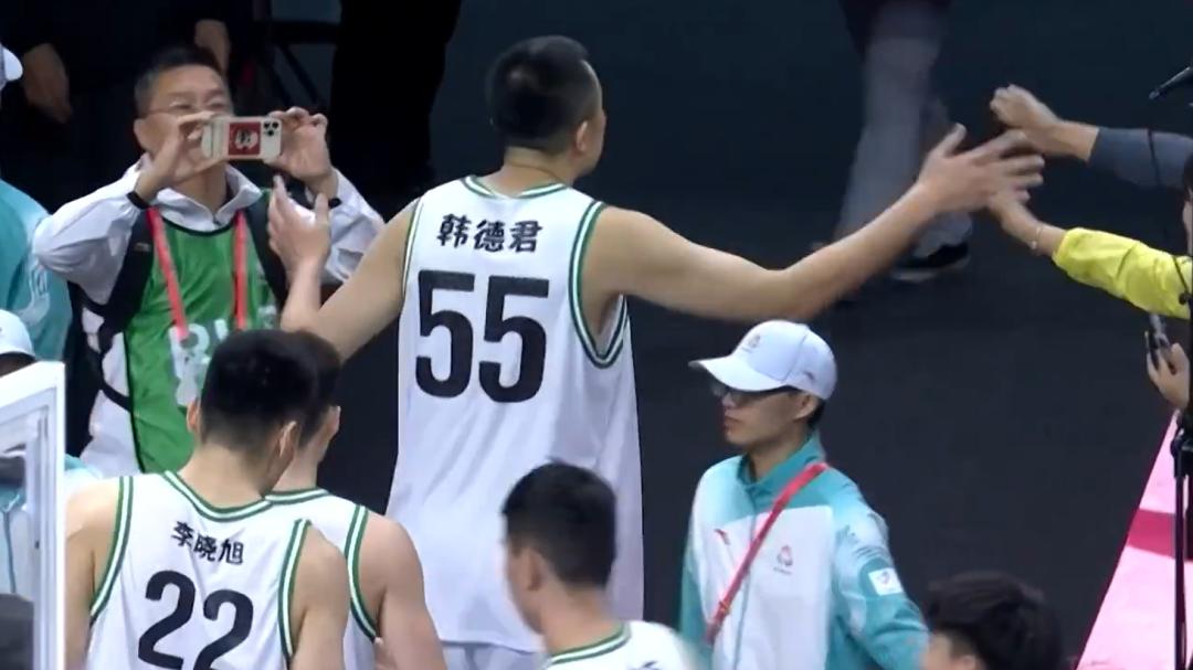 时隔12年！广东是冠军！王牌三后卫终于圆梦