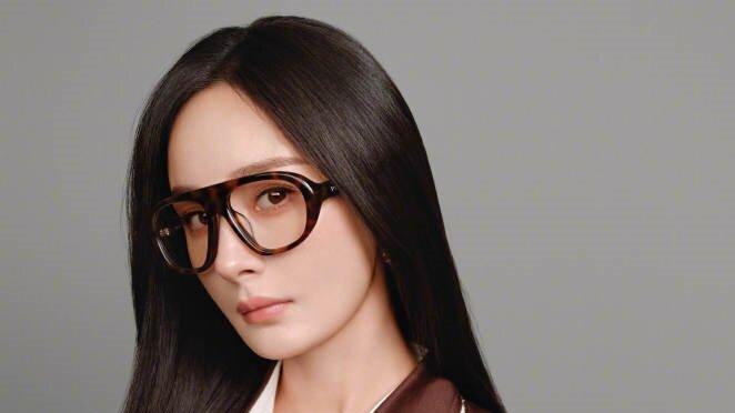 杨幂美照来一波，氛围感一整个拉满