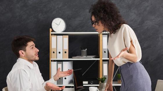 职场 “暗潮” 应对指南：高情商化解办公室 “阴招”！