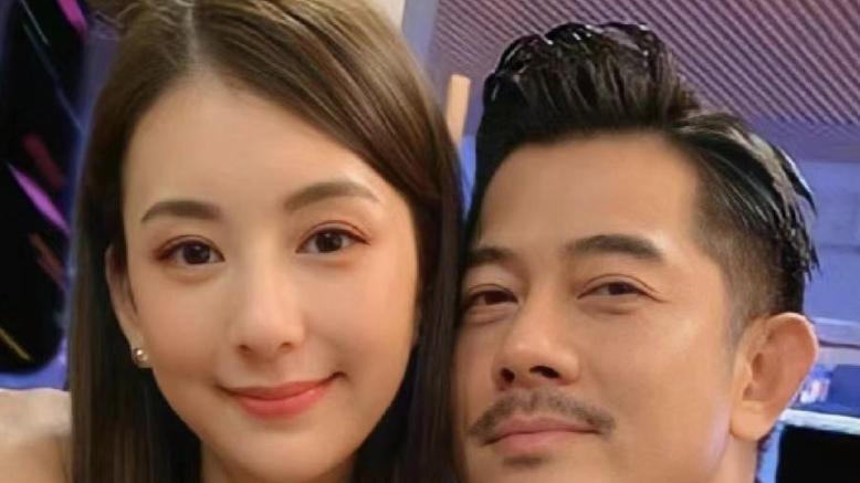 郭富城陪老婆回安徽娘家过年，红包见人就发，魅力不减当年！