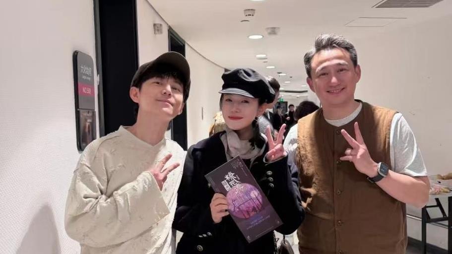 离婚后首秀，状态满分，陈妍希的高光背后藏着什么？