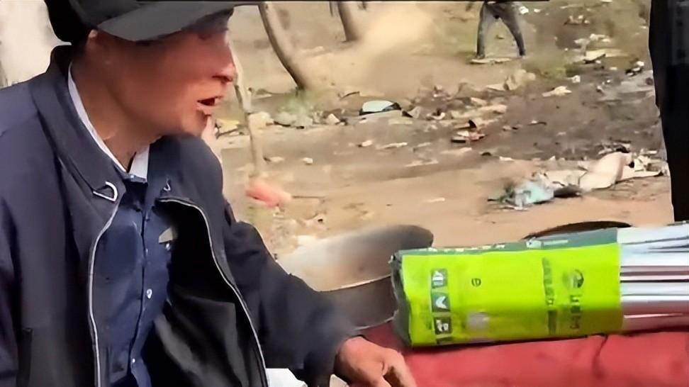山东大爷的智慧：十元钱，修补的不仅仅是水瓢，更是尊严