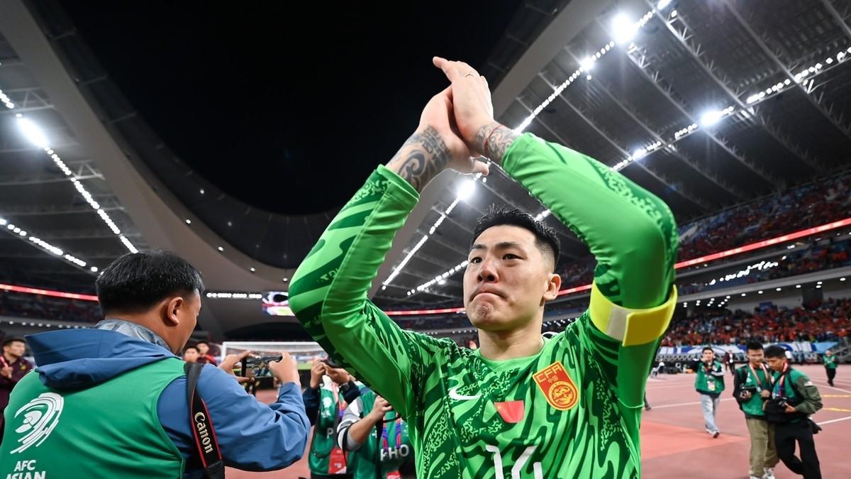 国足憾负澳大利亚，杭州奥体中心万人空巷