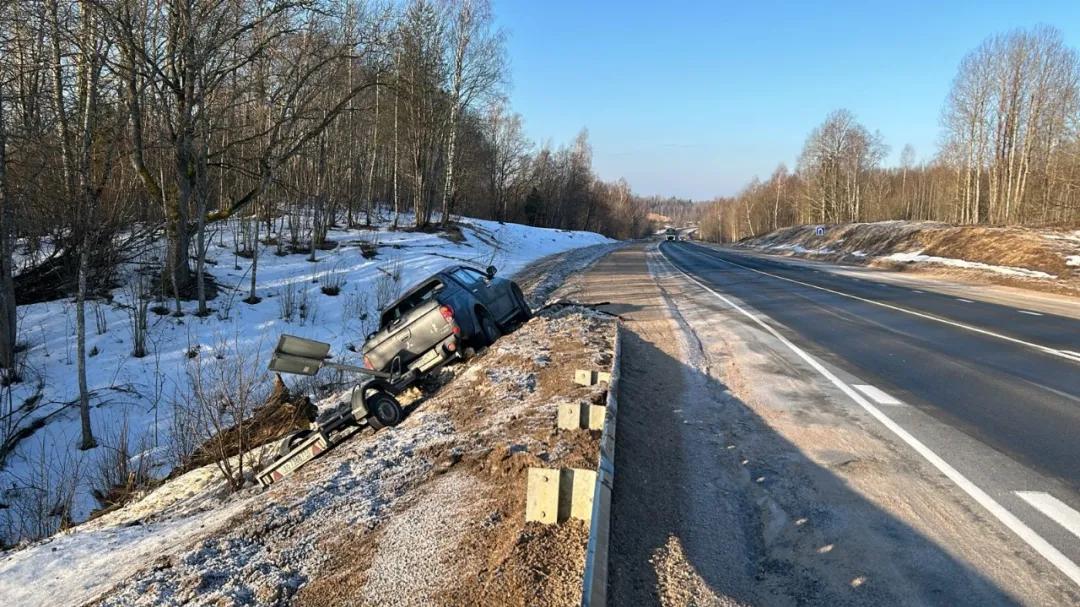 摩旅俄罗斯：小哥哥的救援车翻到了沟里，我希望建初回家