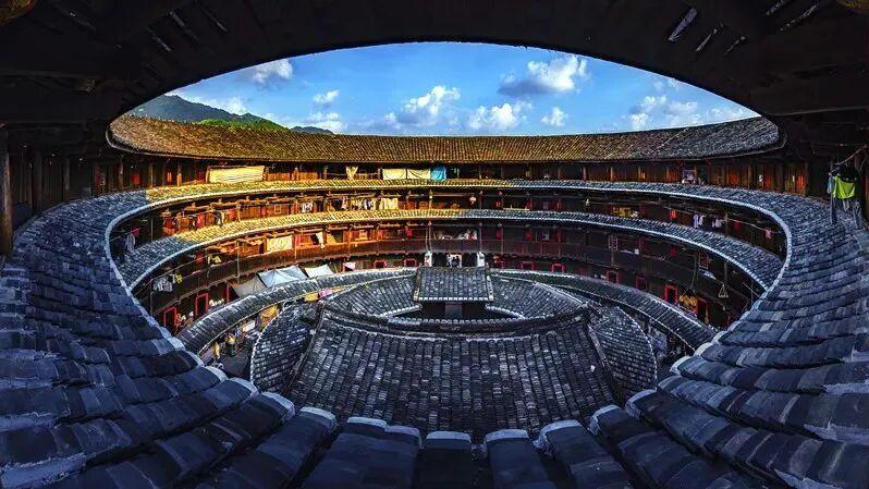 福建西南部山区的客家人民居，南靖土楼是人与自然共生的见证者