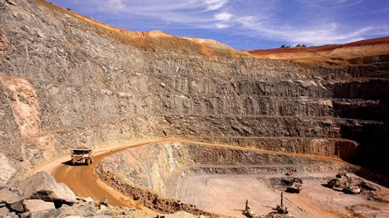 美挑衅不断，中方反制精准打击！稀土、军售、美债3战场全面反击