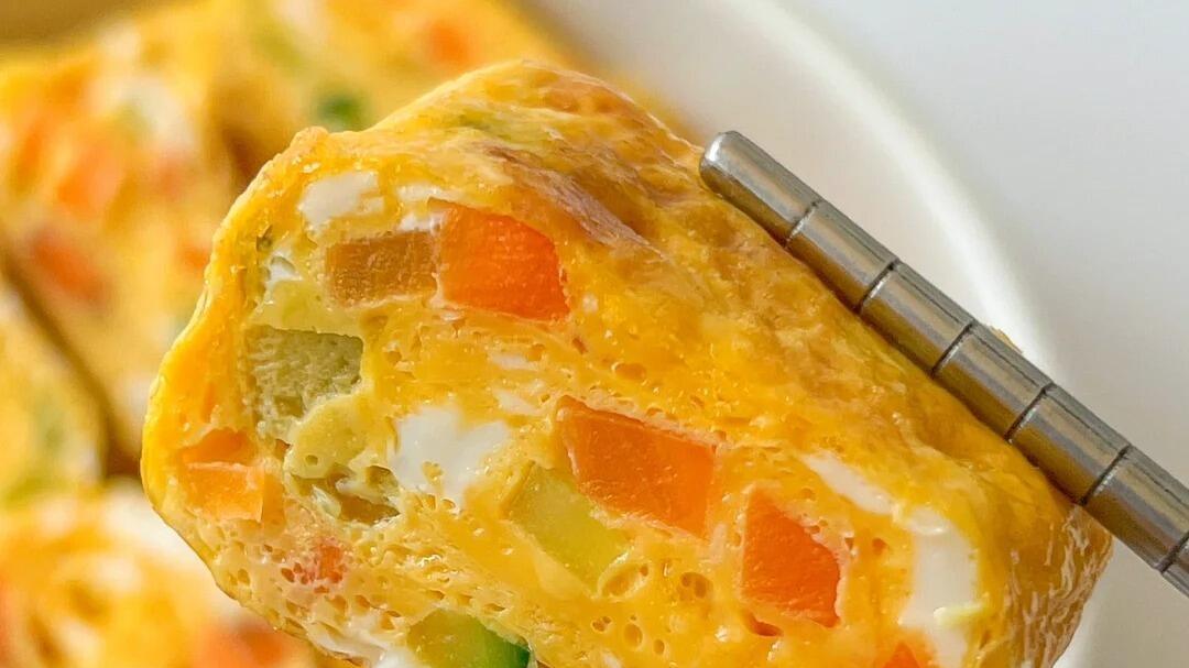 鸡蛋卷：平底锅里的黄金波浪！