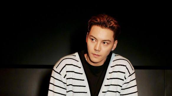 舞台王者，居家奶爸！陈伟霆深夜吐槽：带娃比通宵拍打戏还累，这波吐槽太人间真实了！