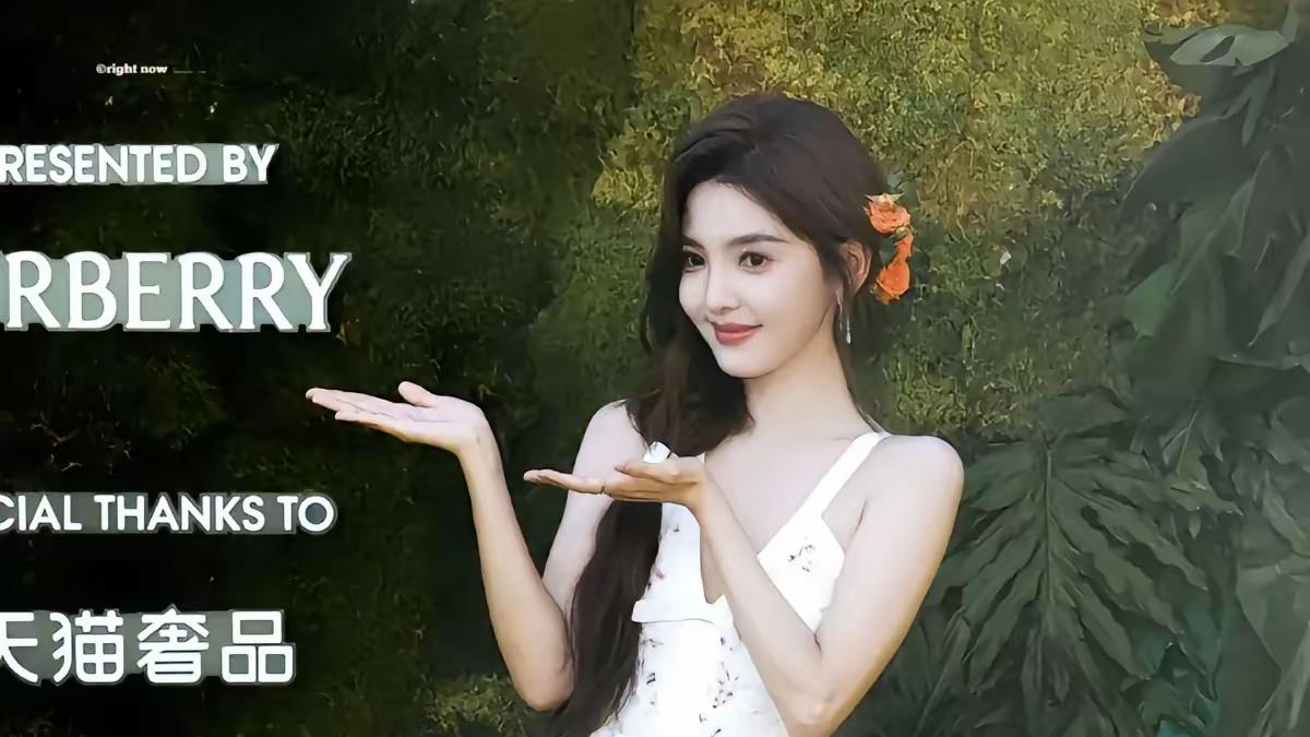 章若楠的初恋脸，骨相与气质里的青春共鸣，男人的终极幻想。