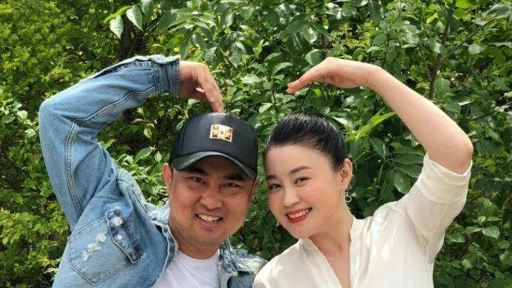 赵本山女徒弟关婷娜再凭身材上热搜！130斤体重穿旗袍丰腴有致，真正的肥而不腻
