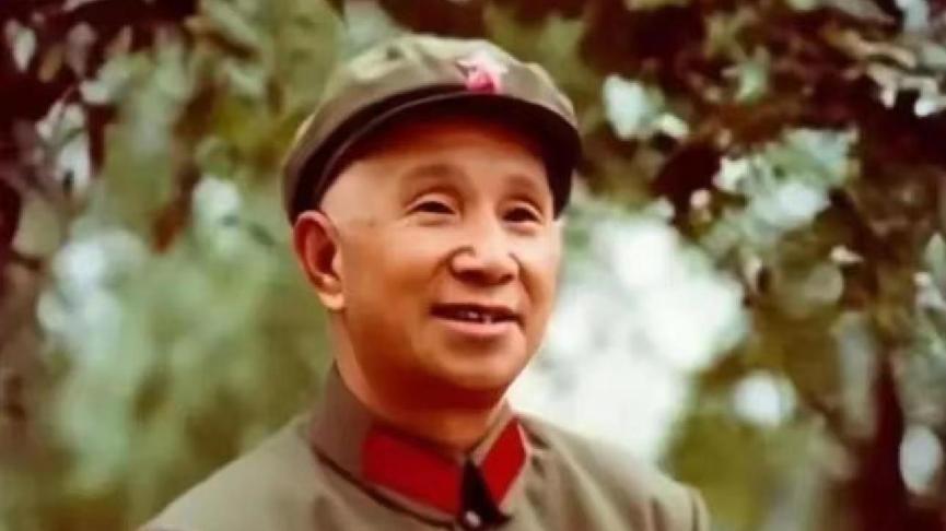 七十余载戎马倥偬，家国情怀刻骨铭心，英雄迟暮依旧温暖人心