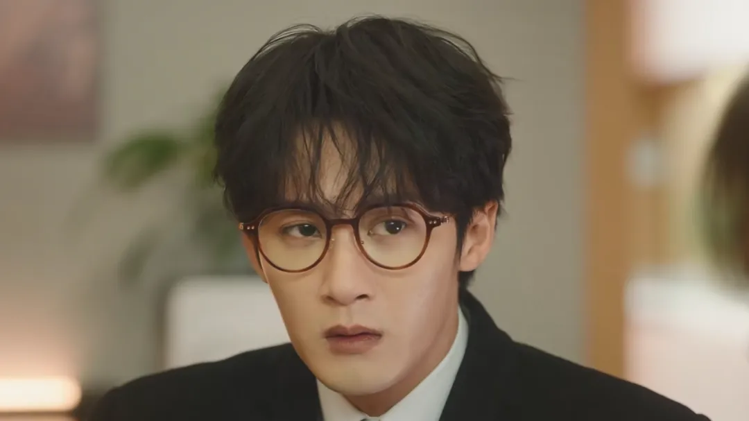 男子撒娇有多甜，看《与凤行》中林更新饰演的小娇夫，和《滤镜》中檀健次饰演的冷都男就知道了