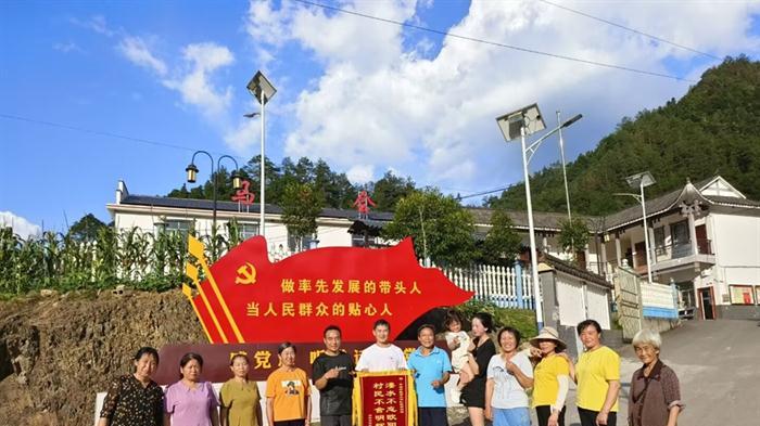 驻村干部的舞蹈