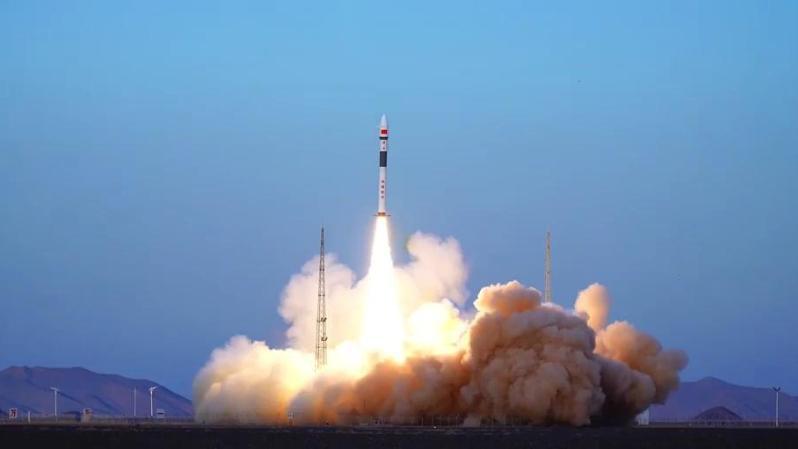 这种“下饺子”的速度，才叫工业暴力美学：聊聊刚上天的“低轨17组”