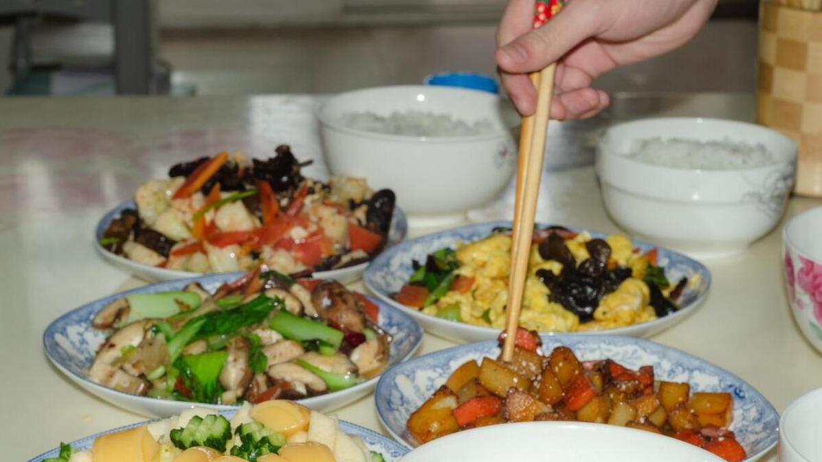 偏心的报应：父亲晚年无助的真相