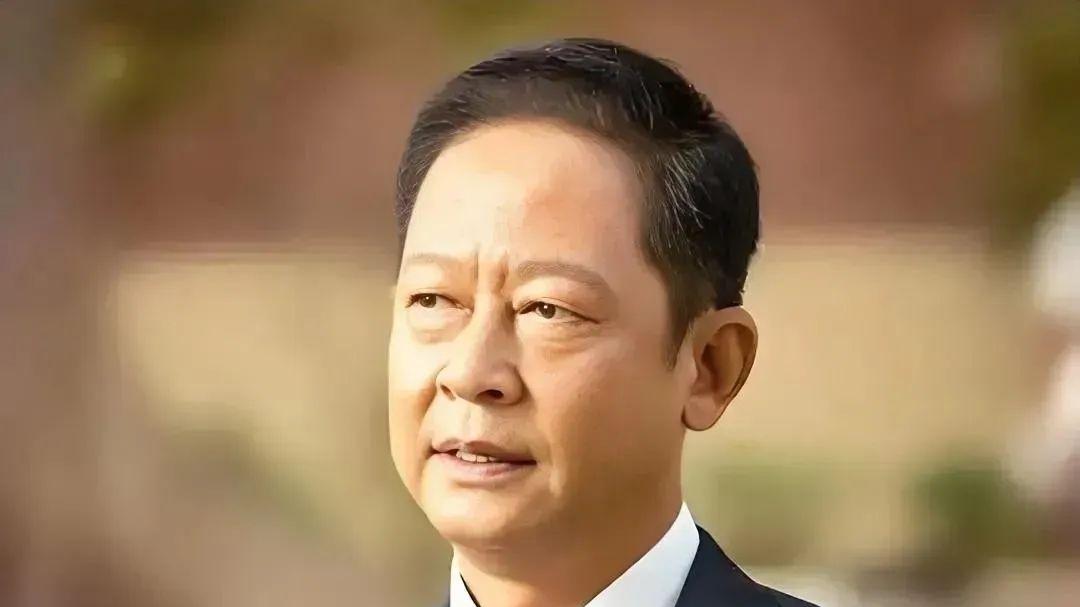 王志文的硬核母亲：凌晨街头拾荒，卖房当首饰供儿追梦，90 岁活成人生赢家​