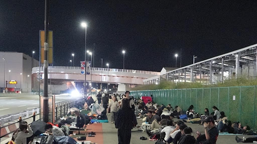 直击大阪世博会闭幕夜：熬夜排队900米，帐篷睡袋成最后风景线